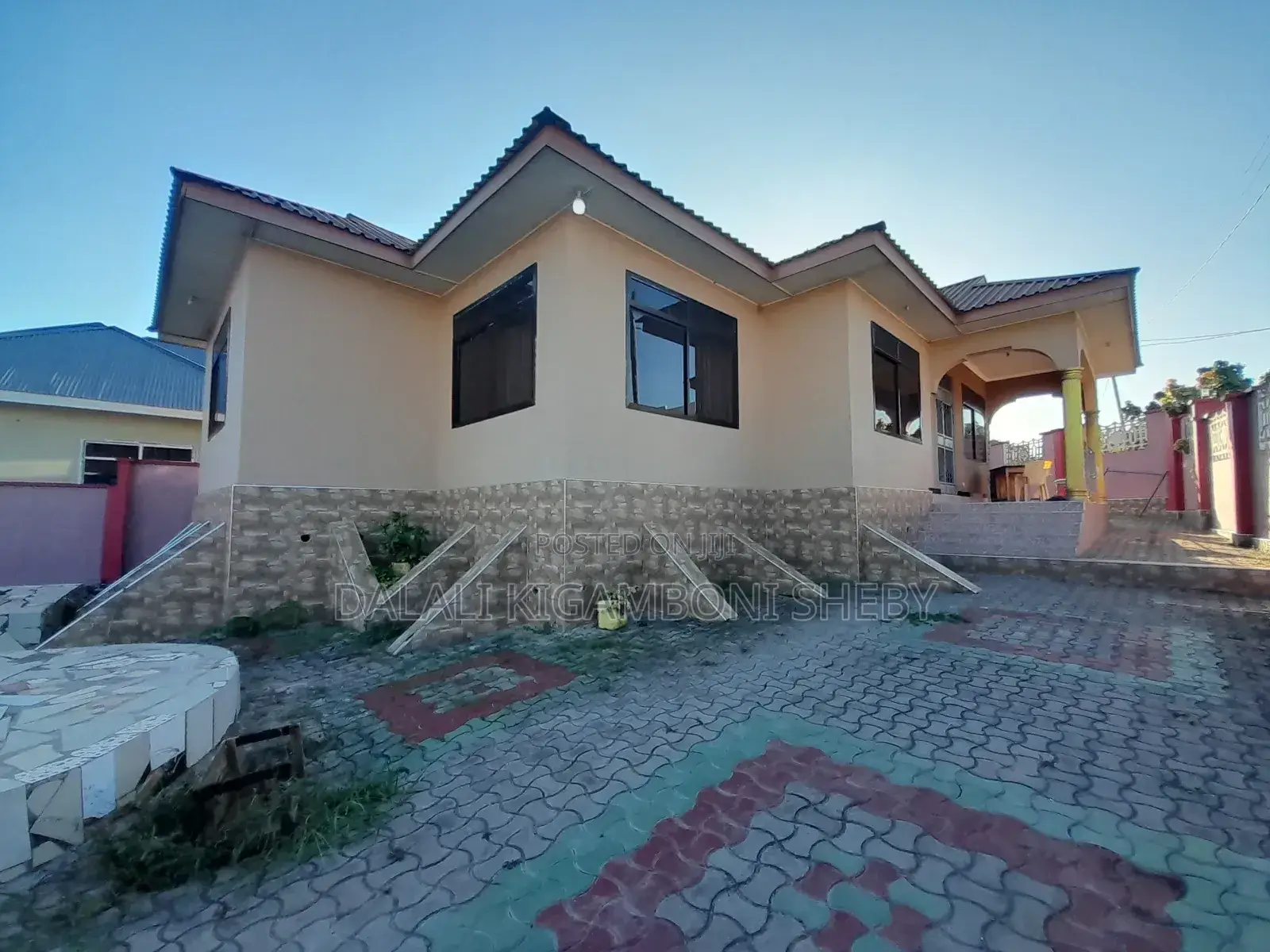 4bdrm House in House For Sale for sale