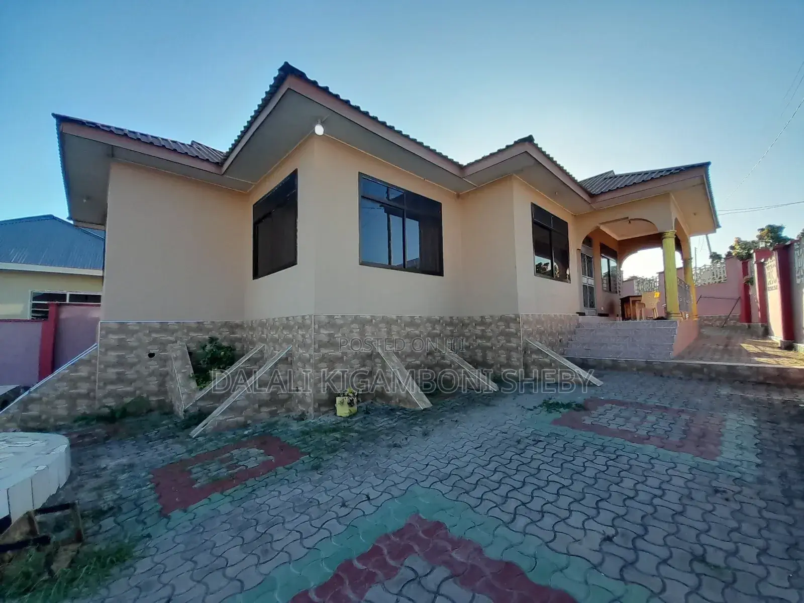 4bdrm House in House For Sale for sale