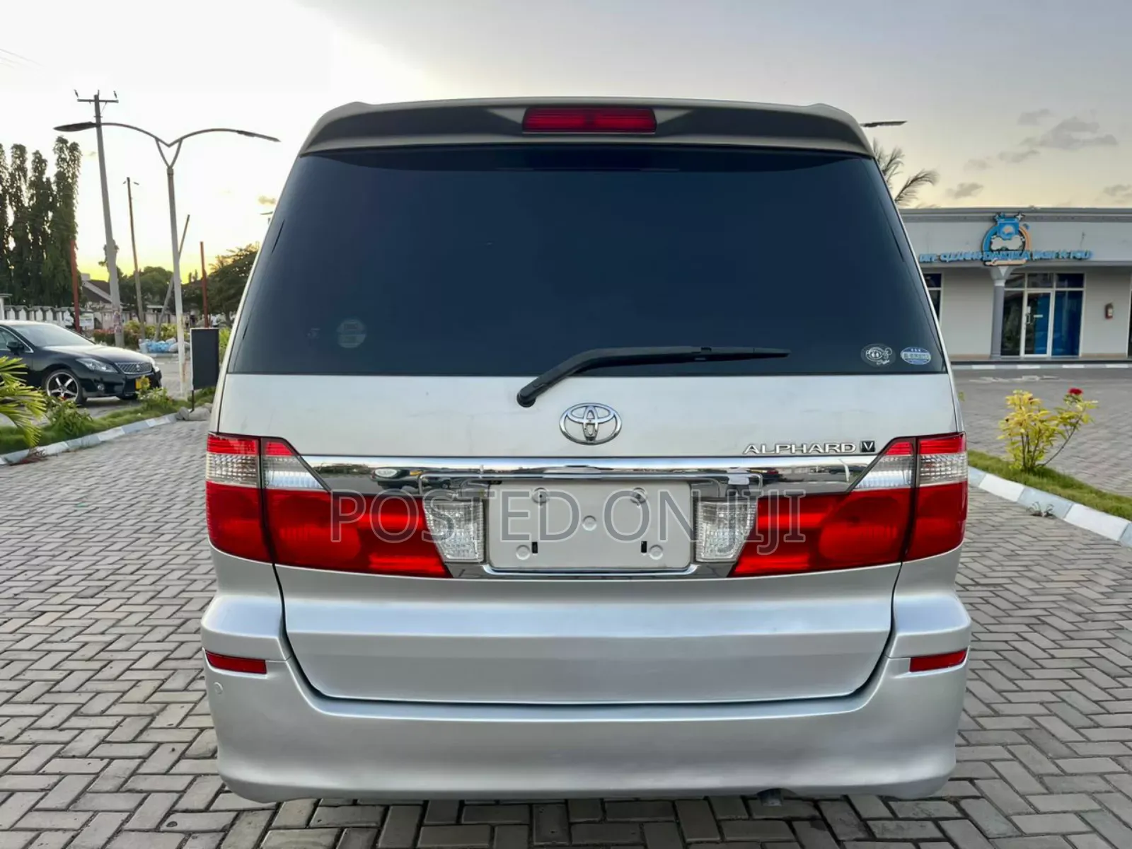 Toyota Alphard 2005 Silver