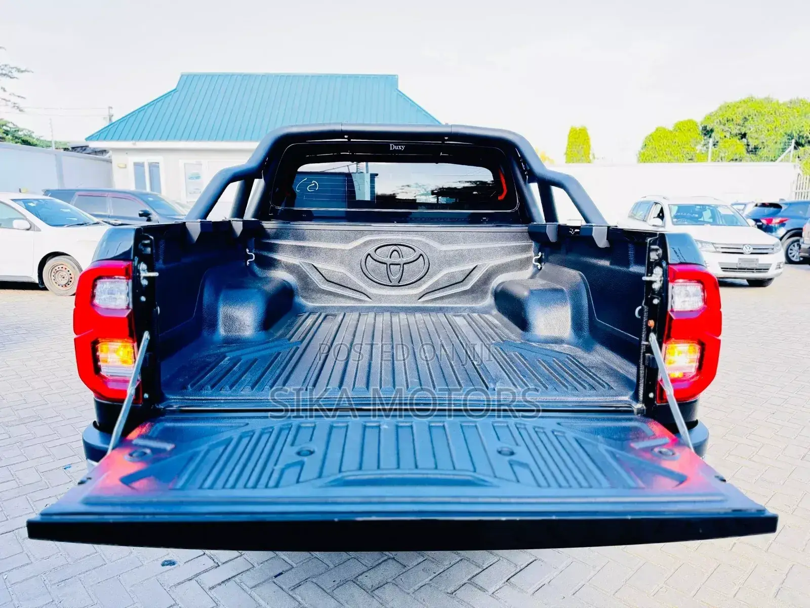 Toyota Hilux 2021 Black