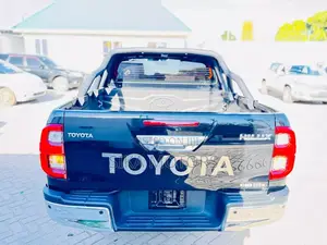 Toyota Hilux 2021 Black