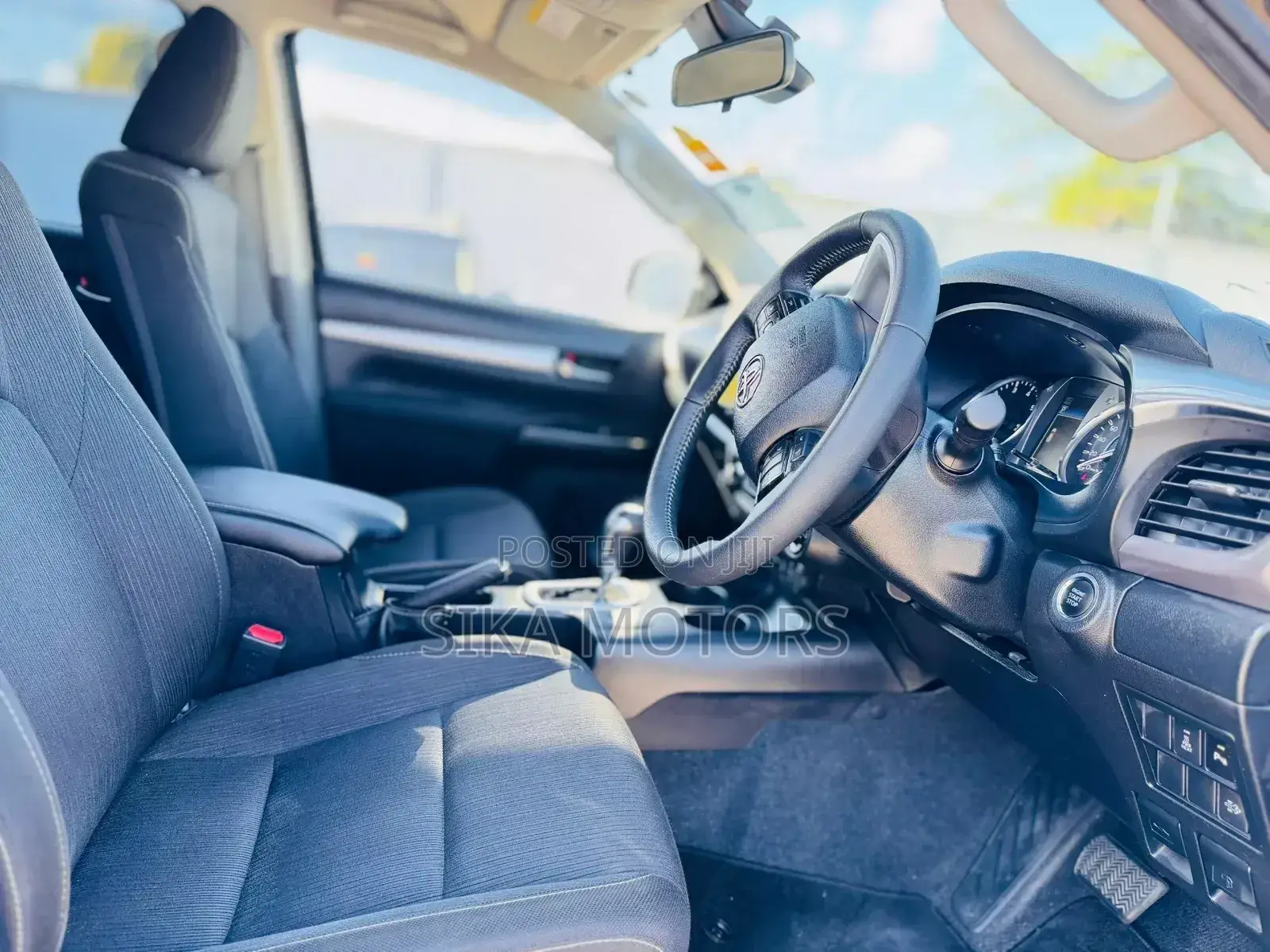 Toyota Hilux 2021 Black