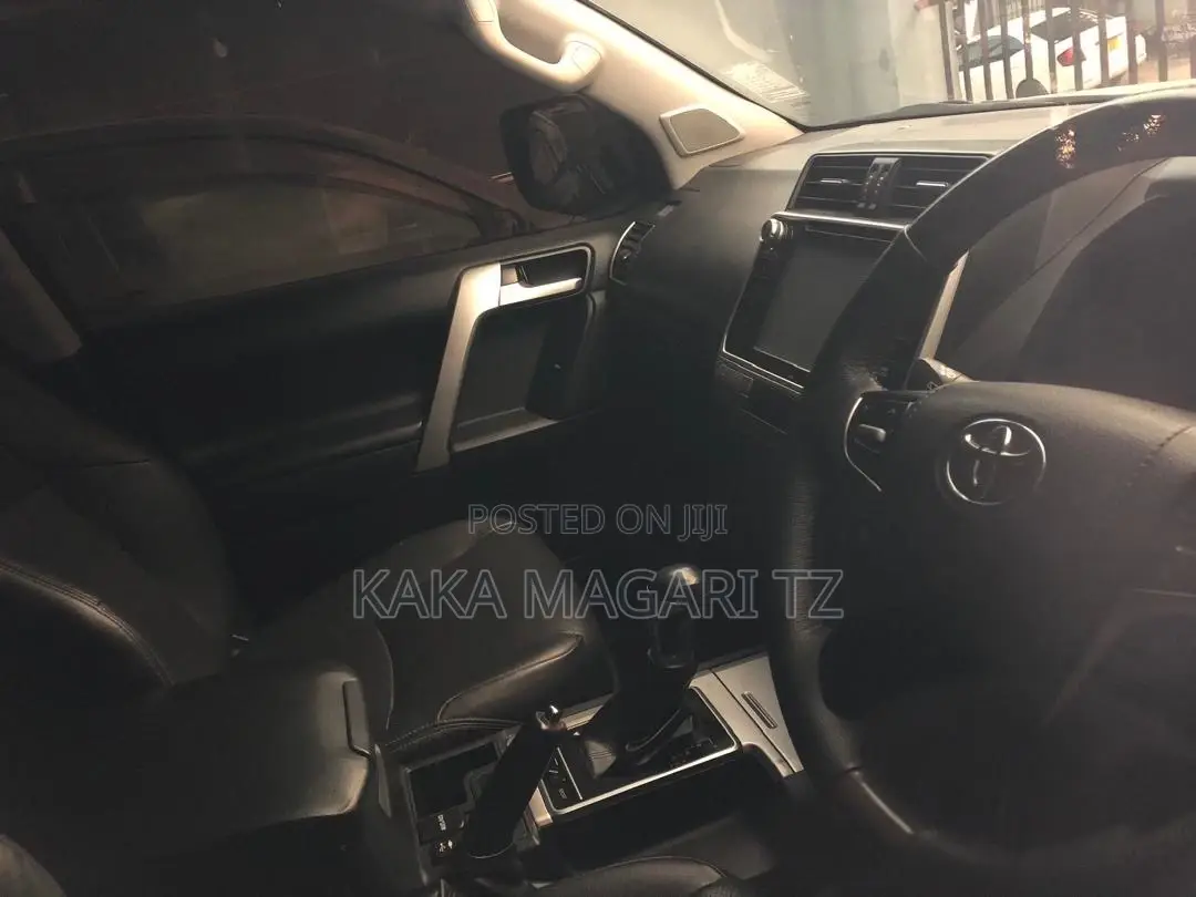 Toyota Land Cruiser Prado 2022 White