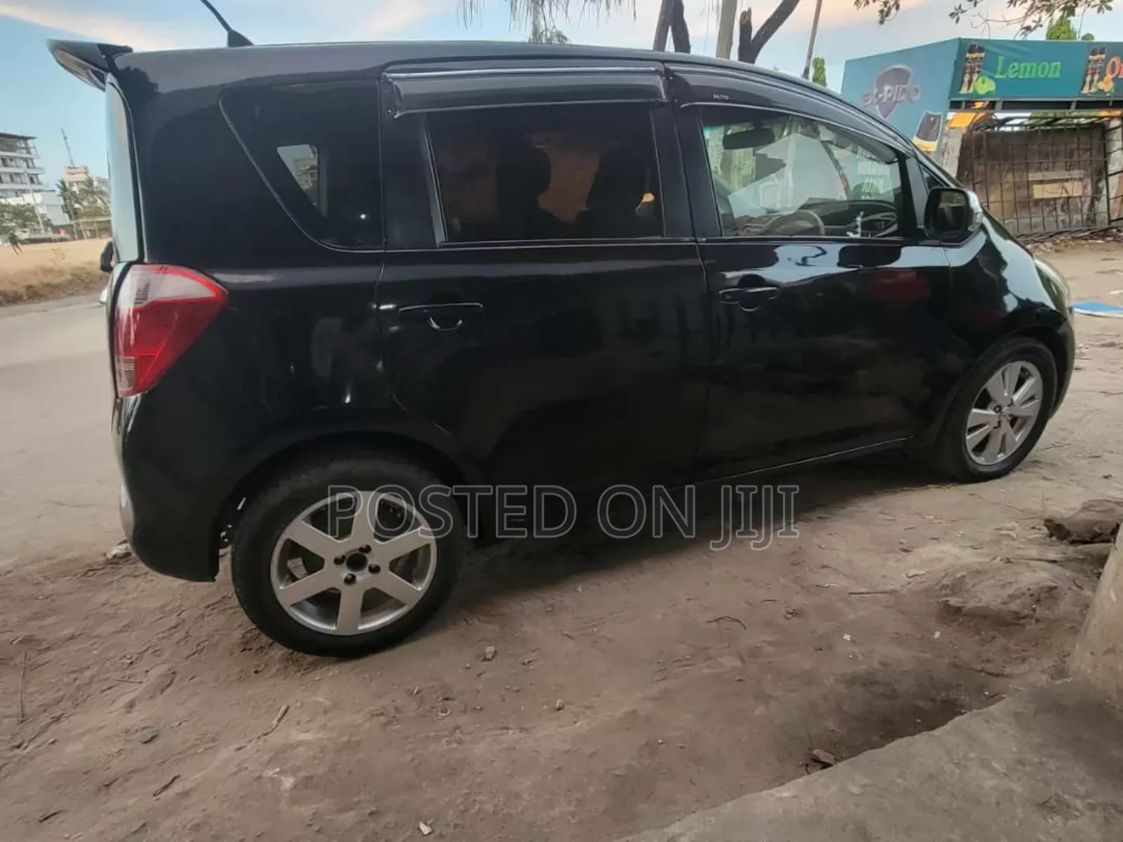 Toyota Ractis 2005 Black