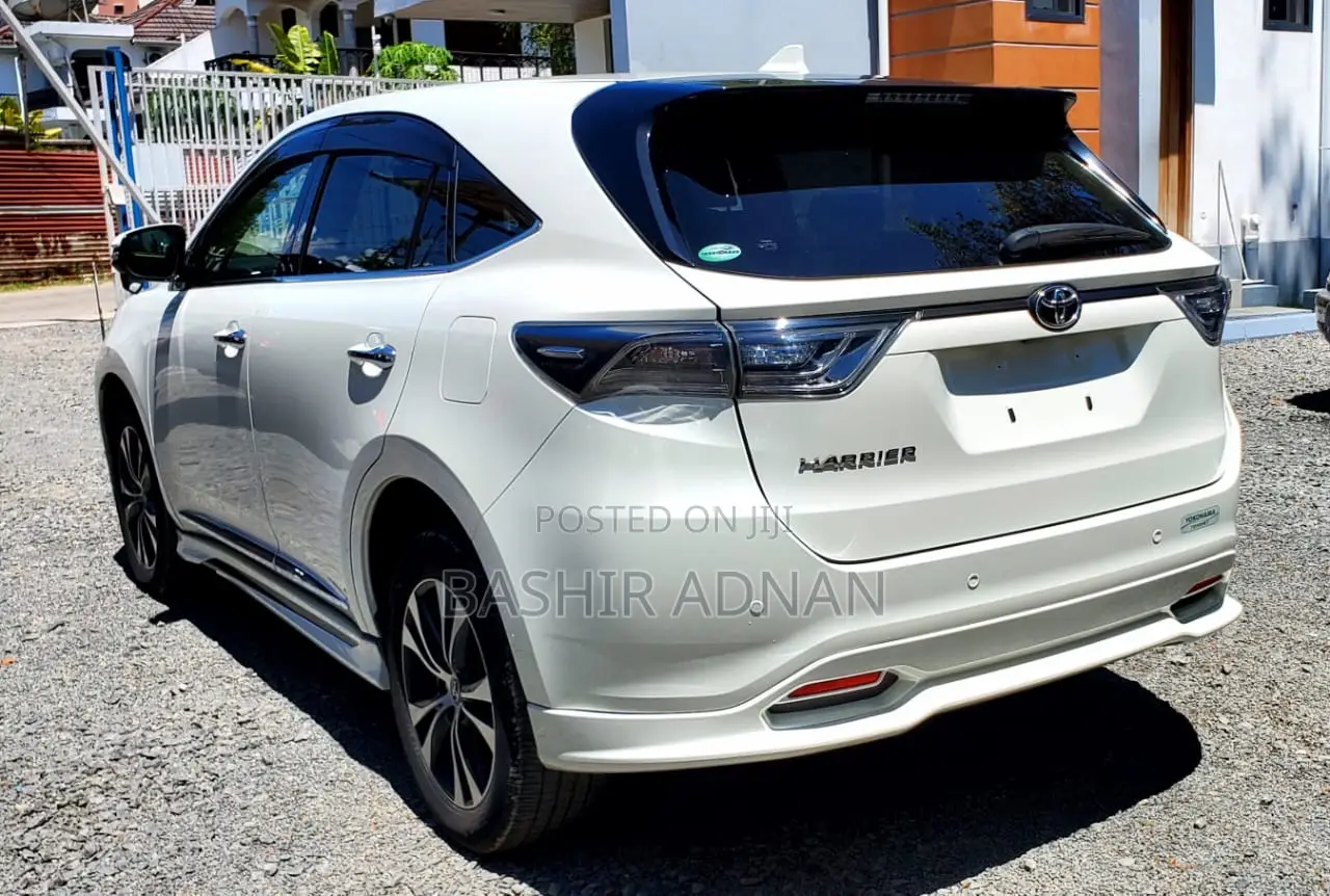 Toyota Harrier 2.0 2016 White