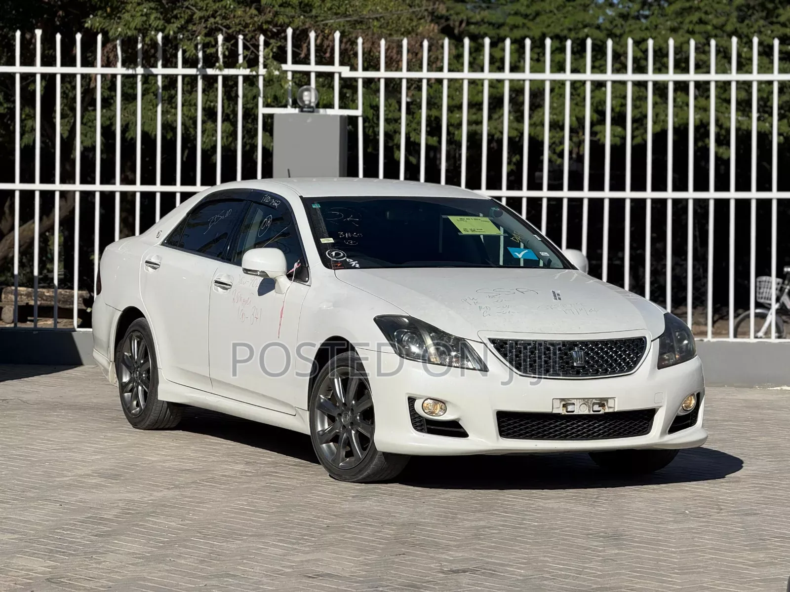 Toyota Crown 2009 White