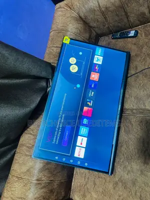 HISENSE SMART TV // 32inches //