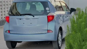 Toyota Ractis 2012 Silver