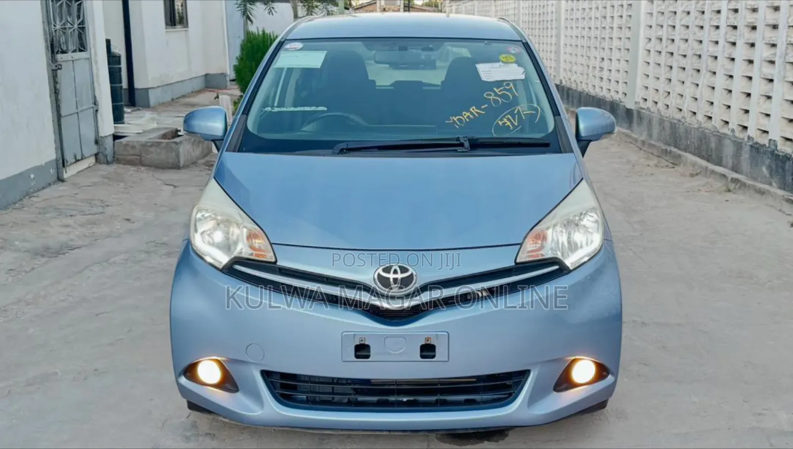Toyota Ractis 2012 Silver