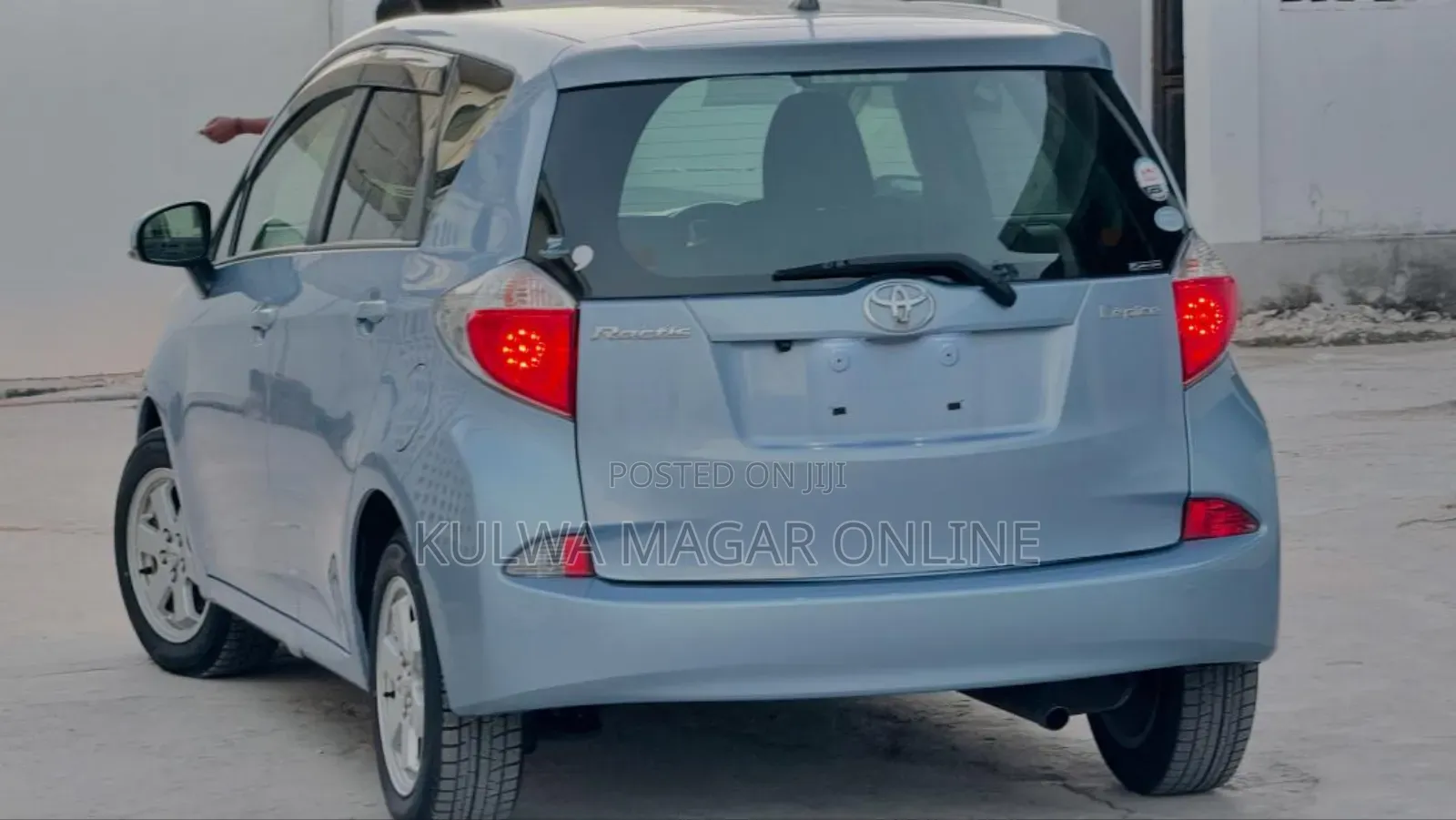 Toyota Ractis 2012 Silver