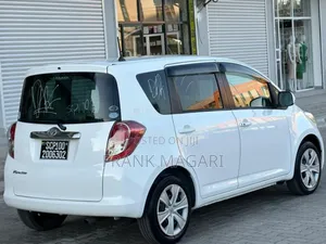 Toyota Ractis 1.3 FWD 2010 White