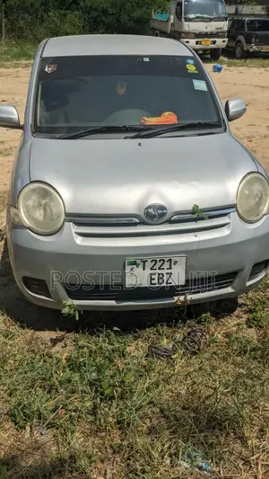 Toyota Sienta 2005 Silver