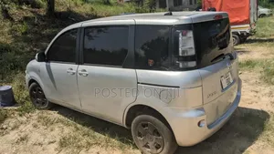 Toyota Sienta 2005 Silver