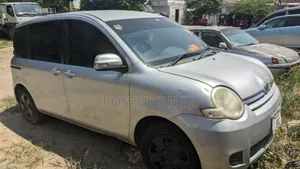Toyota Sienta 2005 Silver