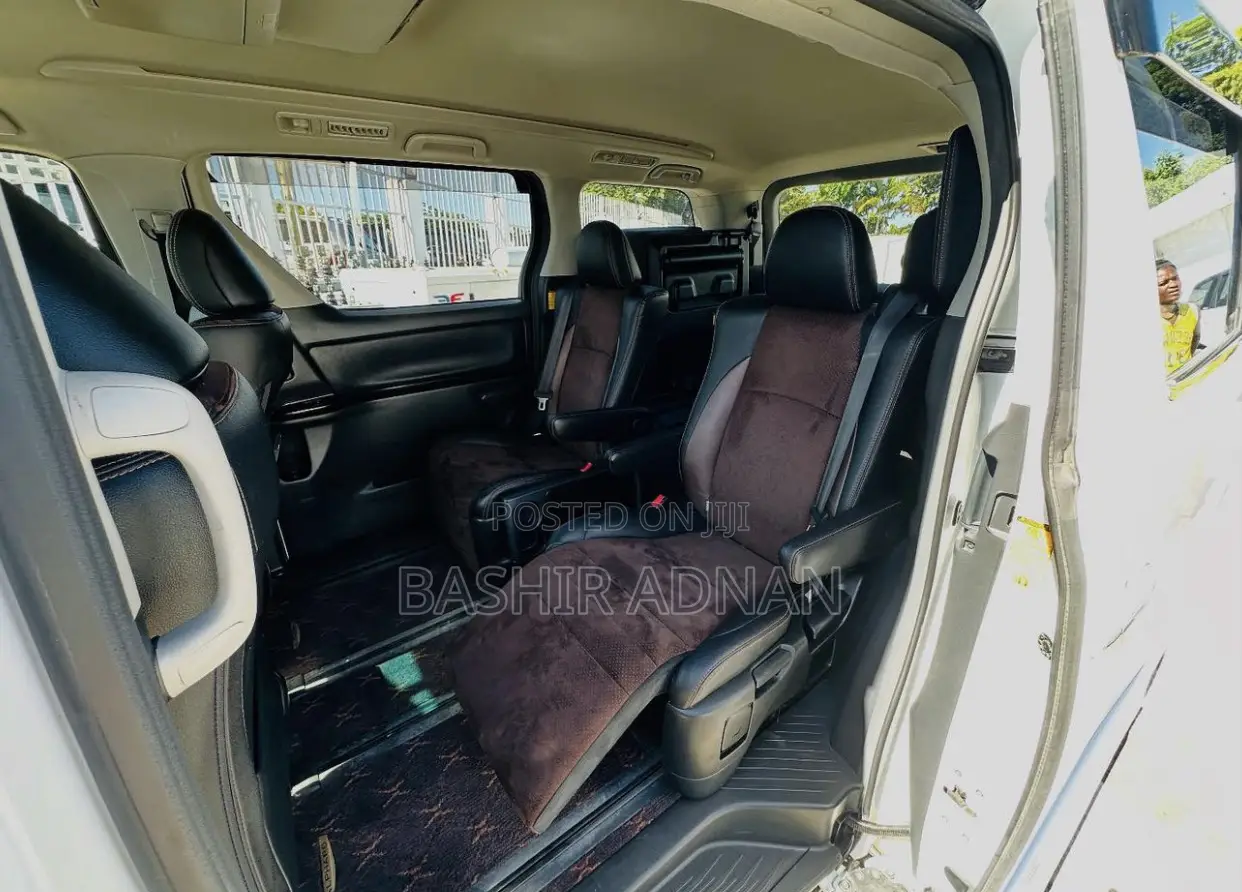Toyota Alphard 2.4 Petrol FWD 2013 White