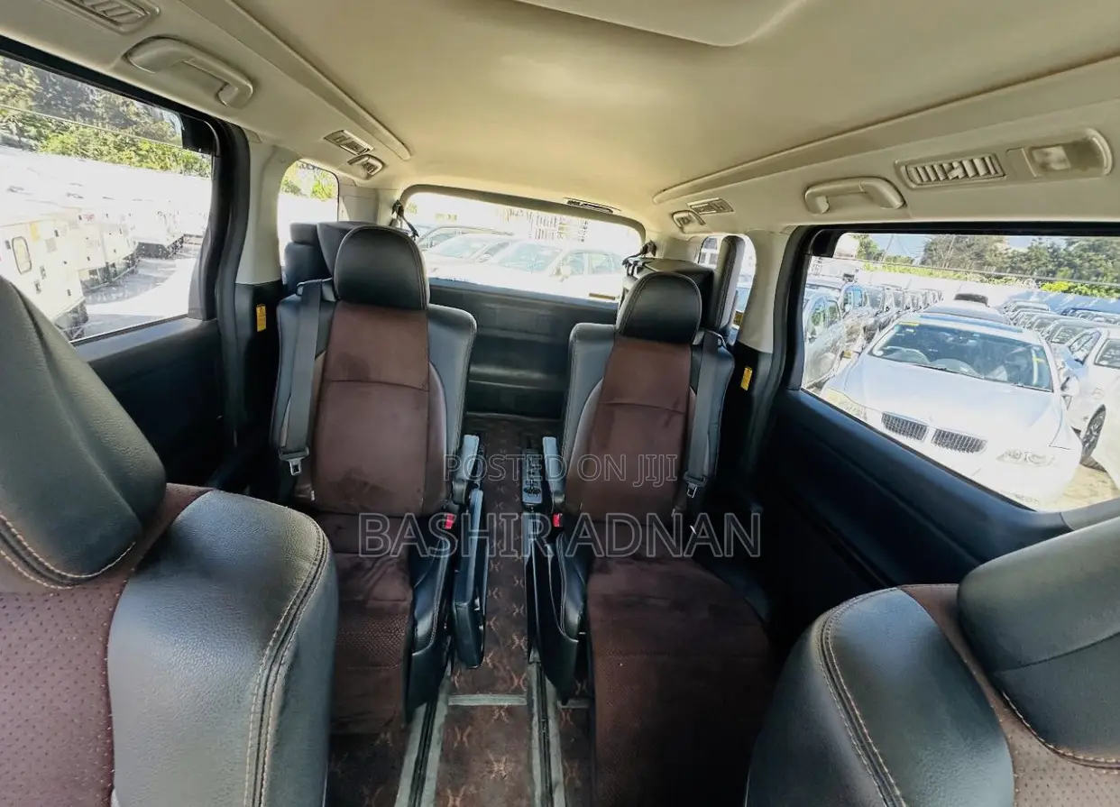 Toyota Alphard 2.4 Petrol FWD 2013 White