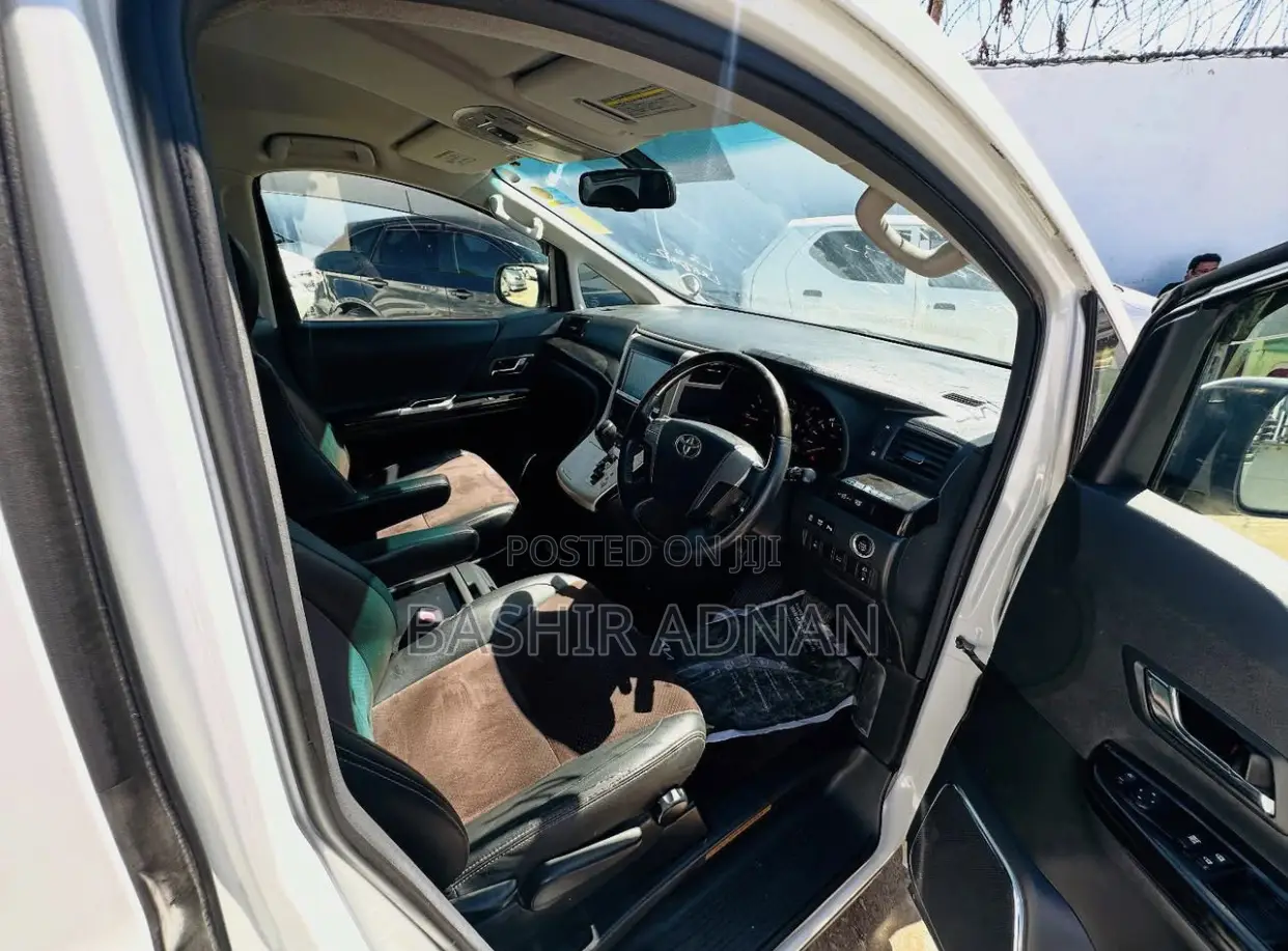 Toyota Alphard 2.4 Petrol FWD 2013 White