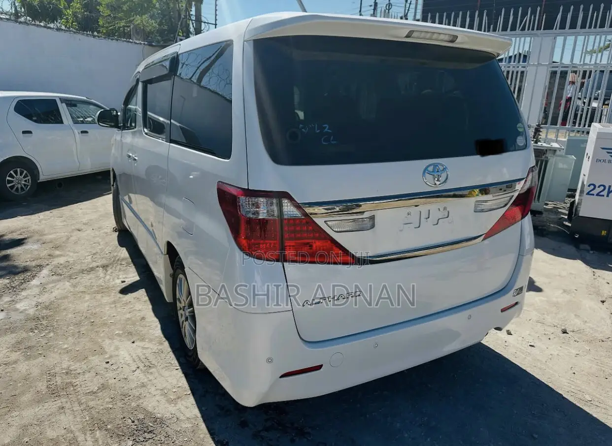 Toyota Alphard 2.4 Petrol FWD 2013 White