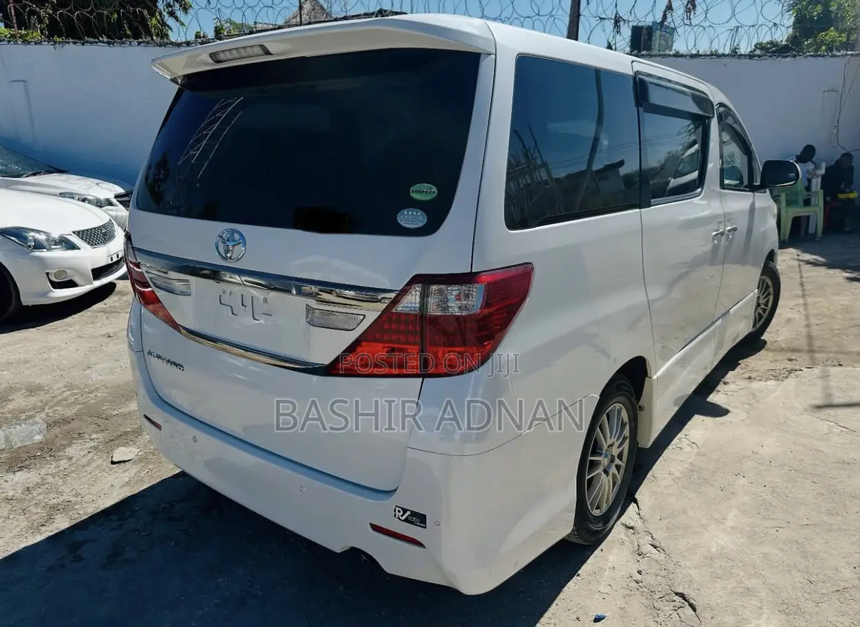 Toyota Alphard 2.4 Petrol FWD 2013 White