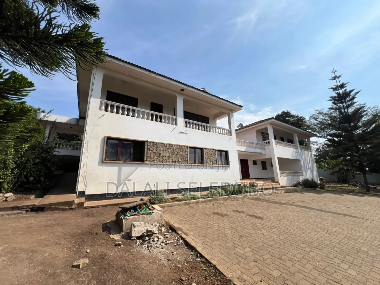 15bdrm Bungalow in Arusha, Central Business Area for sale
