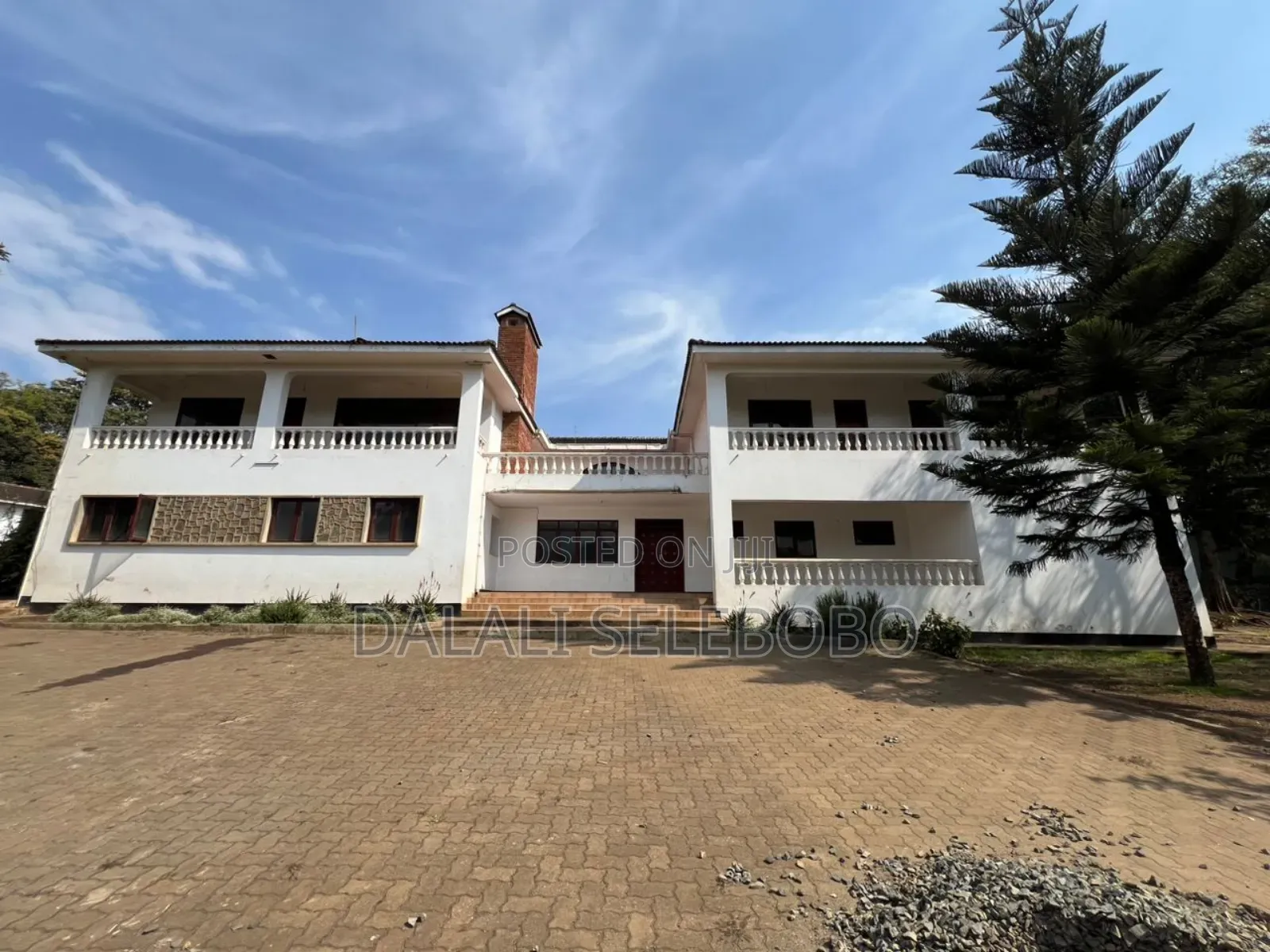 15bdrm Bungalow in Arusha, Central Business Area for sale