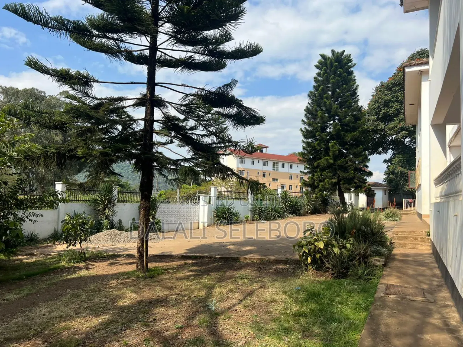 15bdrm Bungalow in Arusha, Central Business Area for sale