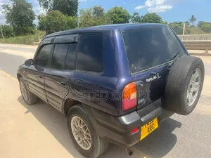Toyota RAV4 Base FWD 1999 Blue