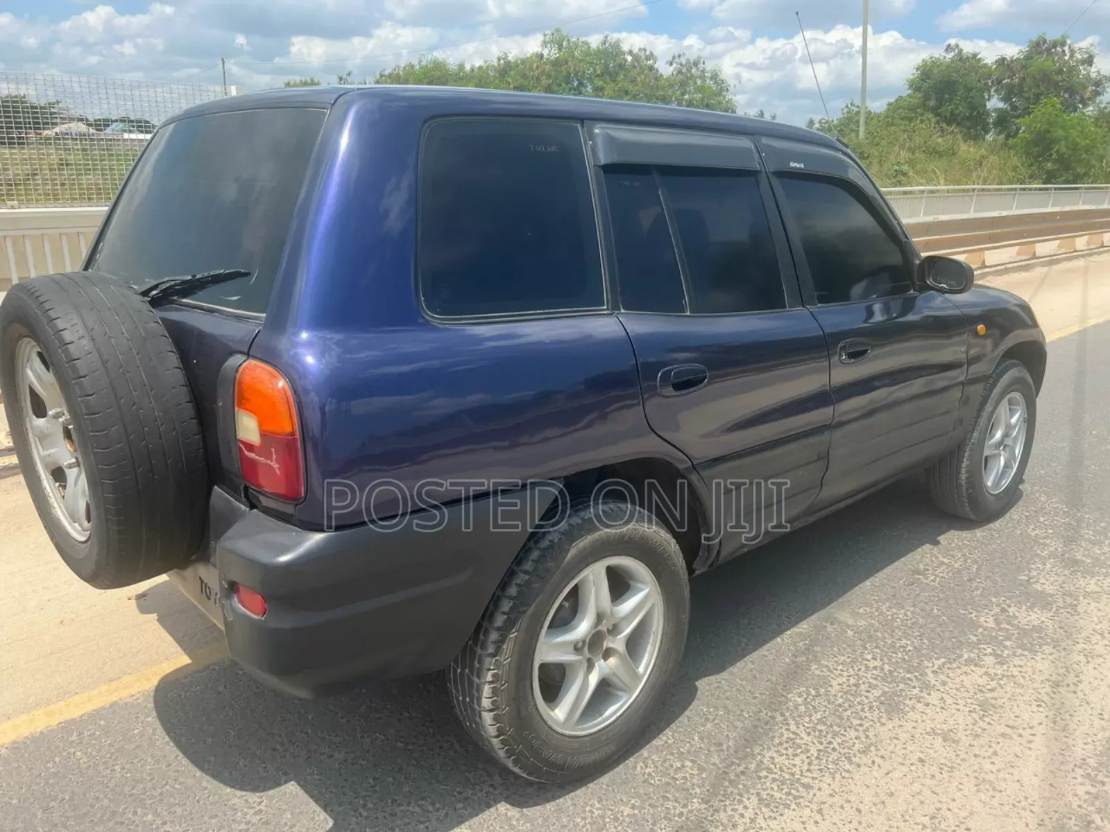 Toyota RAV4 Base FWD 1999 Blue