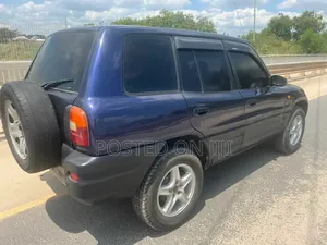 Toyota RAV4 Base FWD 1999 Blue