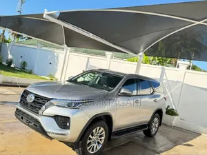 Toyota Fortuner 2021 Silver