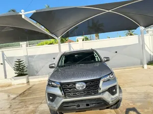 Toyota Fortuner 2021 Silver