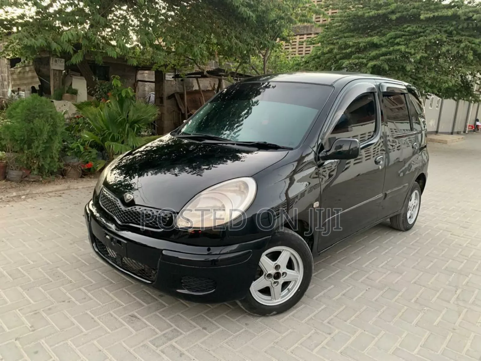Toyota Fun Cargo 2004 Black