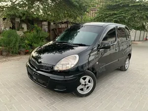Toyota Fun Cargo 2004 Black