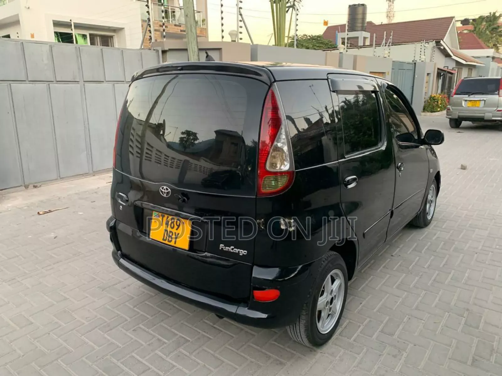 Toyota Fun Cargo 2004 Black