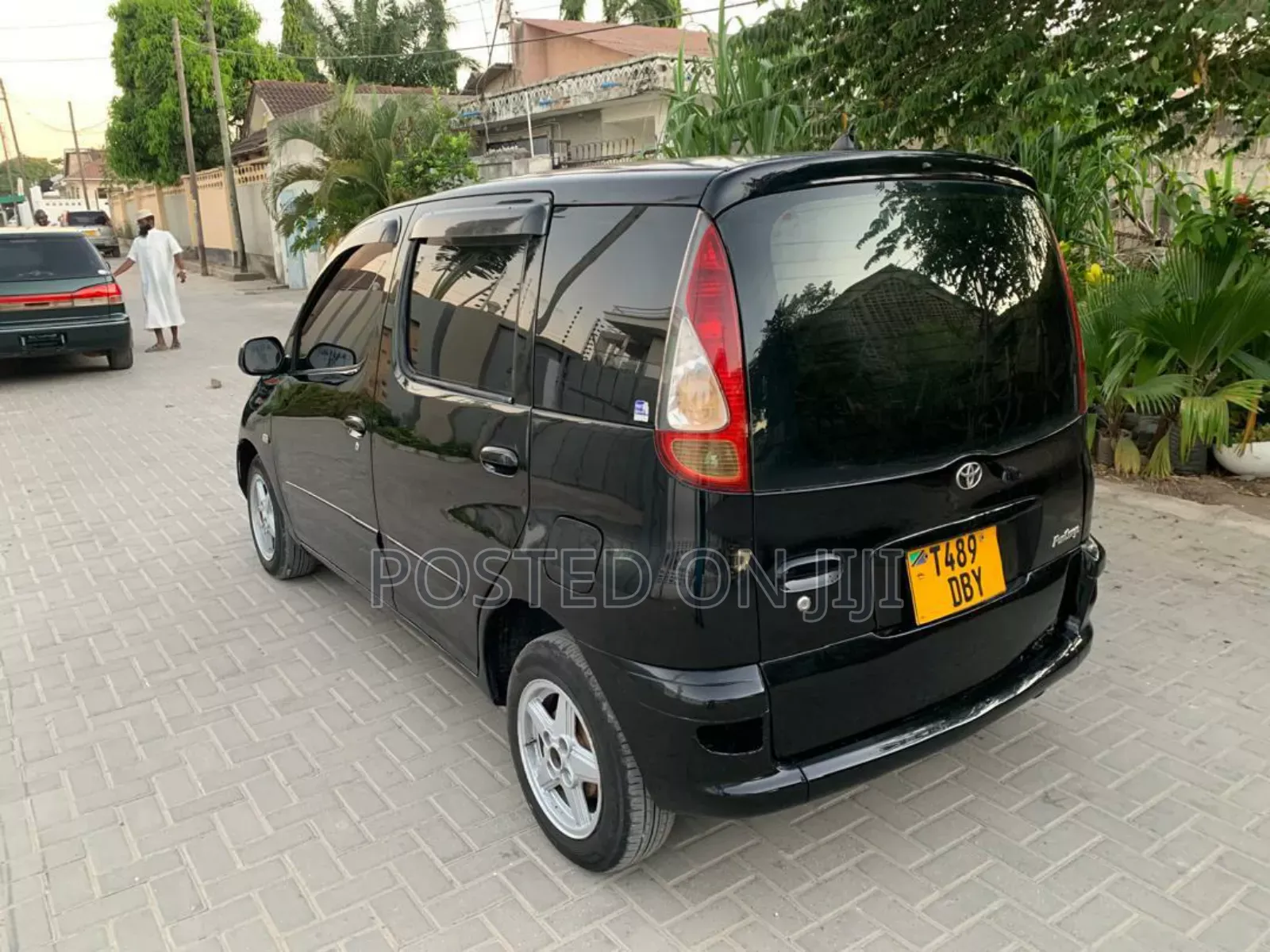 Toyota Fun Cargo 2004 Black