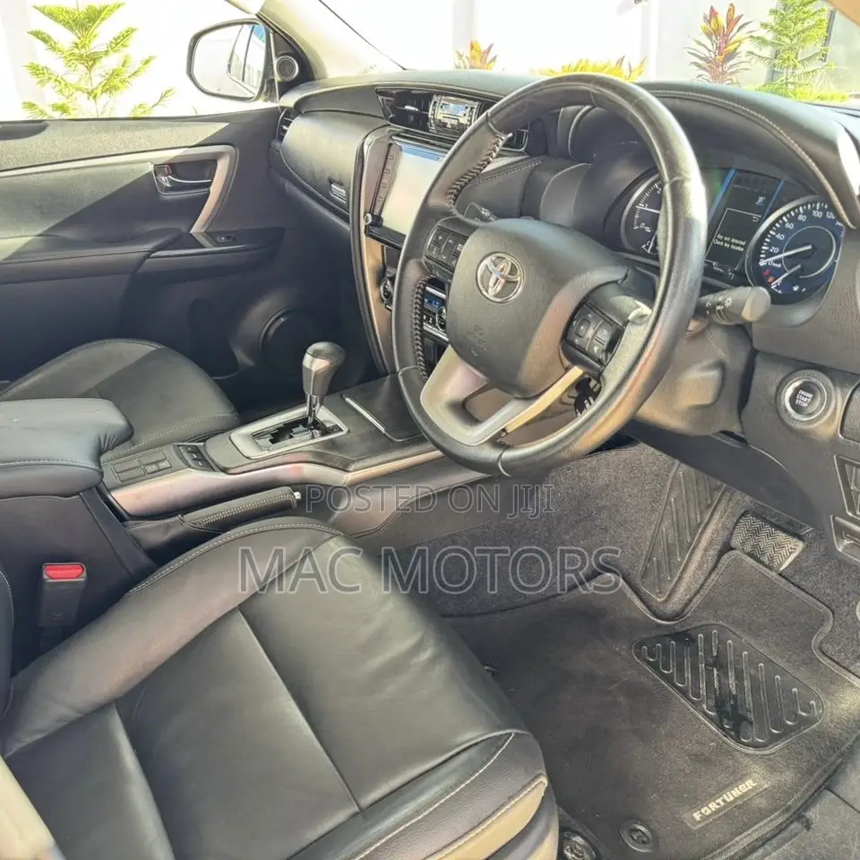 Toyota Fortuner 2.8 D AWD 2021 Silver