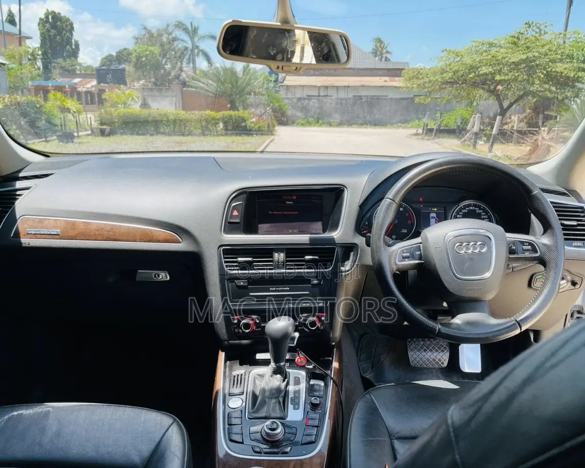 Audi Q5 2010 Silver
