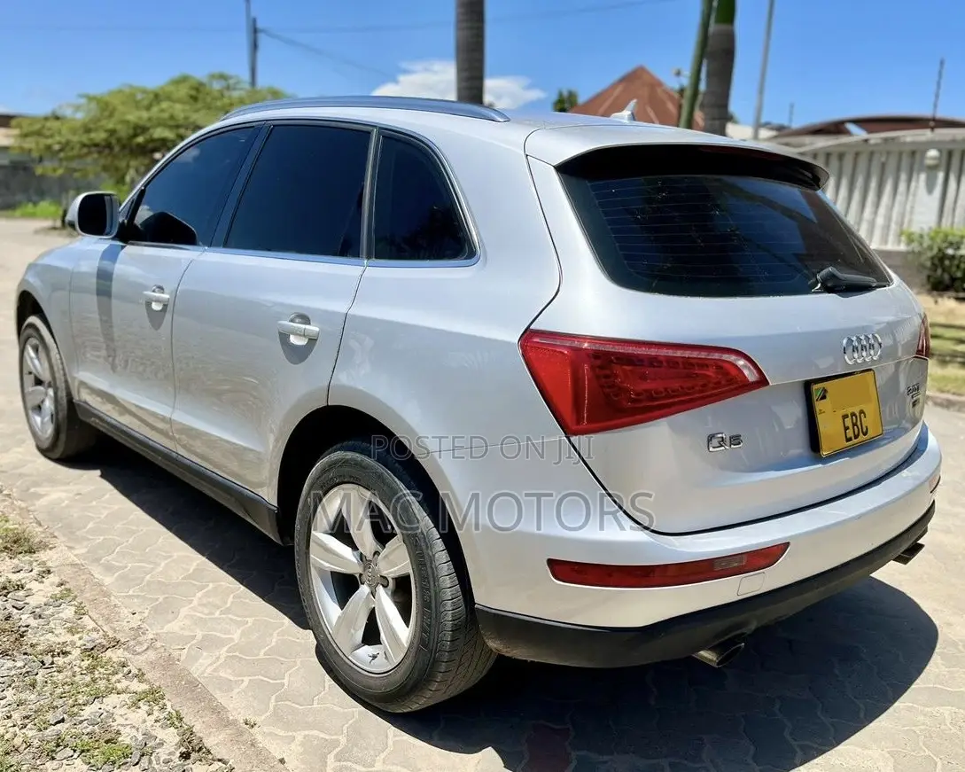 Audi Q5 2010 Silver