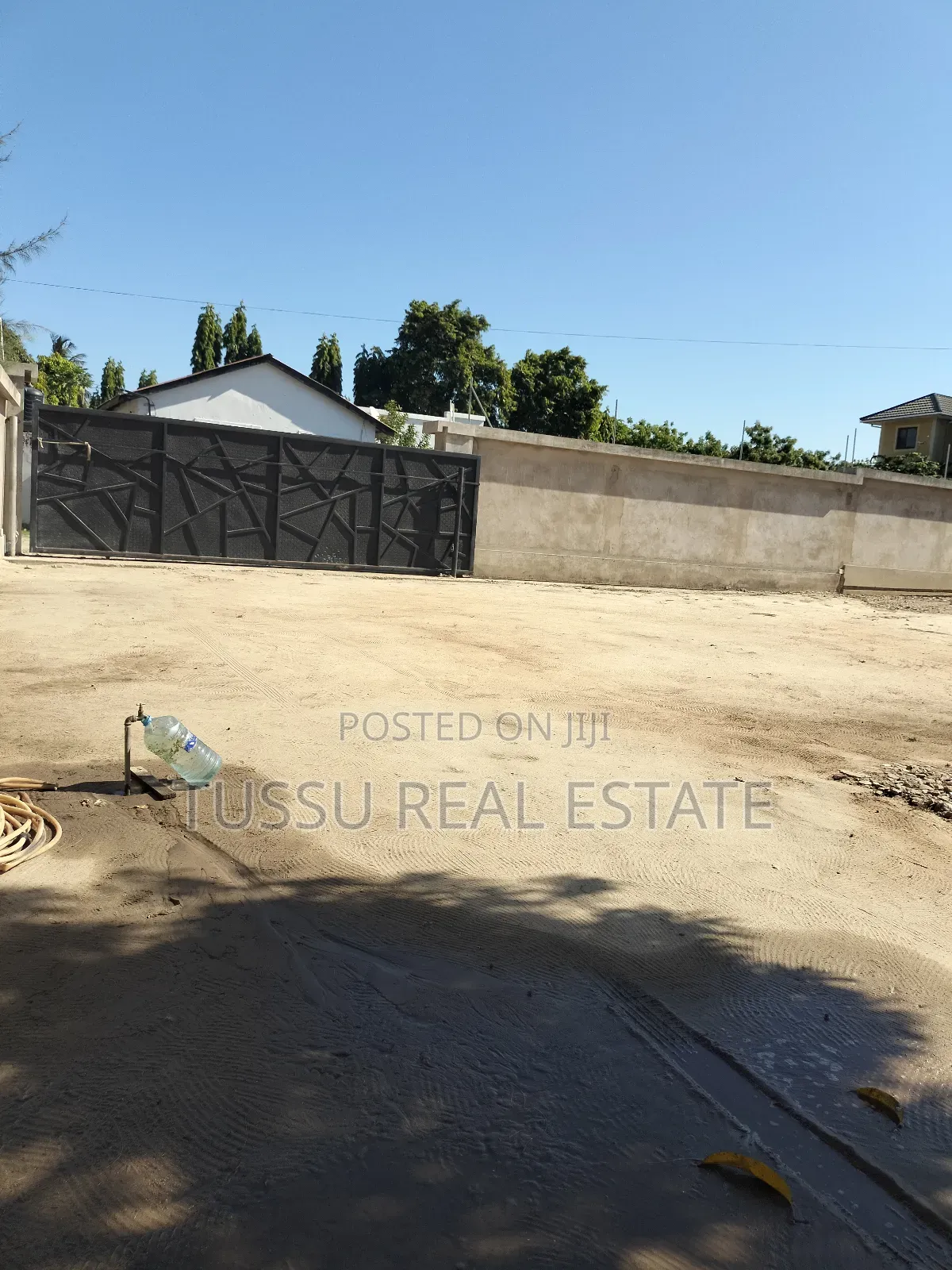 4bdrm House in Mbezibeach White, Kinondoni for sale