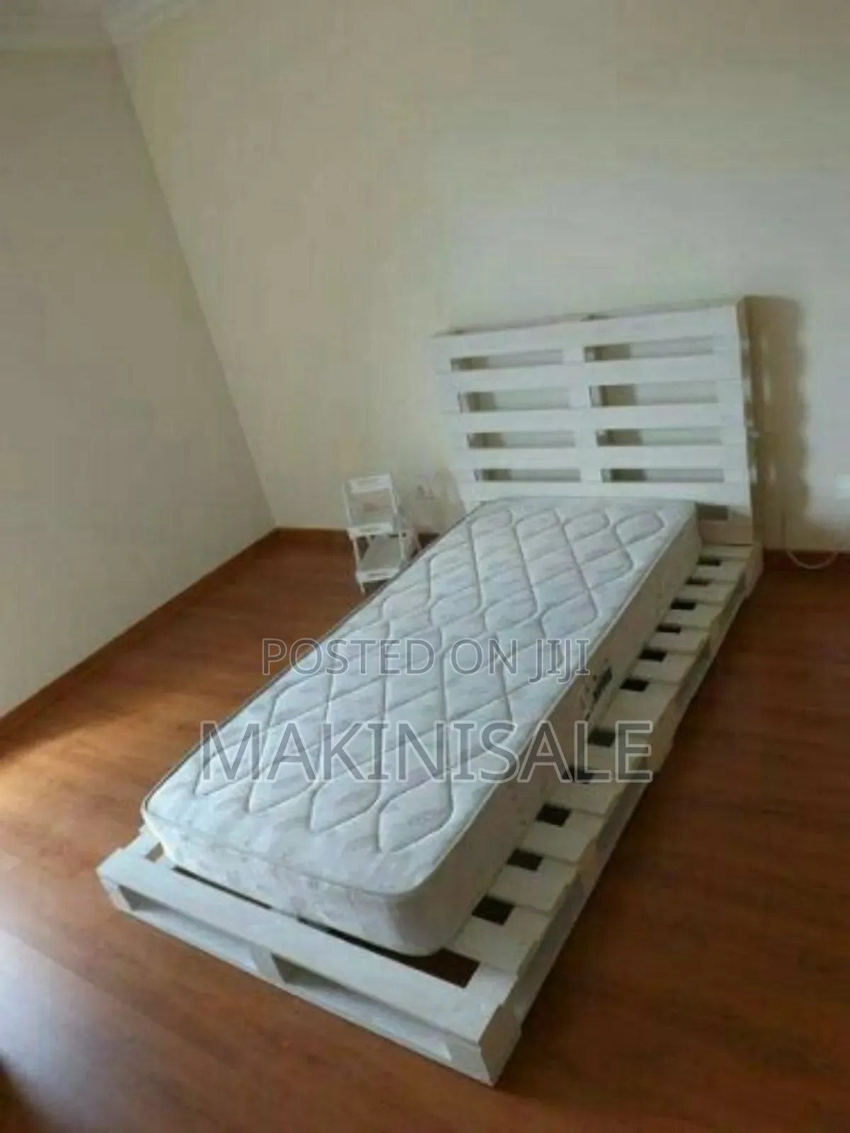 Standard Bed Simple Sana