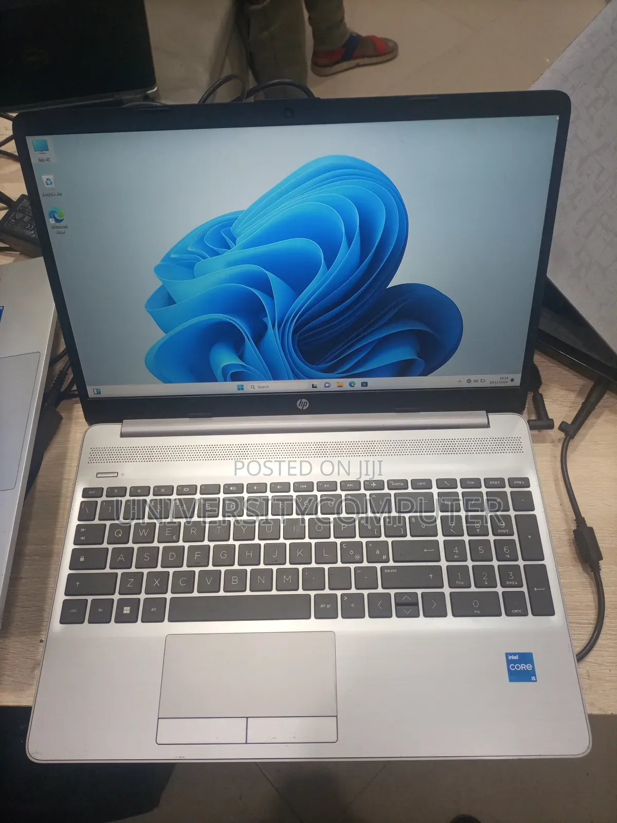 Laptop HP 250 G8 8GB Intel Core I5 HDD+SSD 256GB