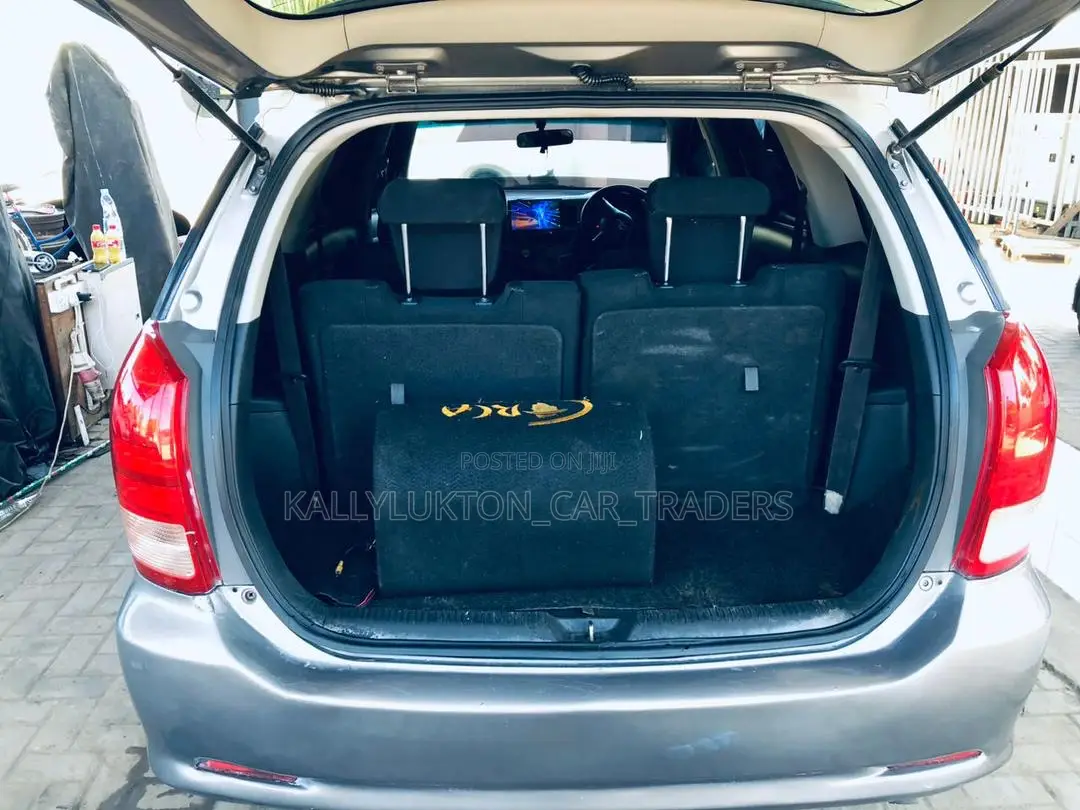 Toyota Wish 2005 Silver