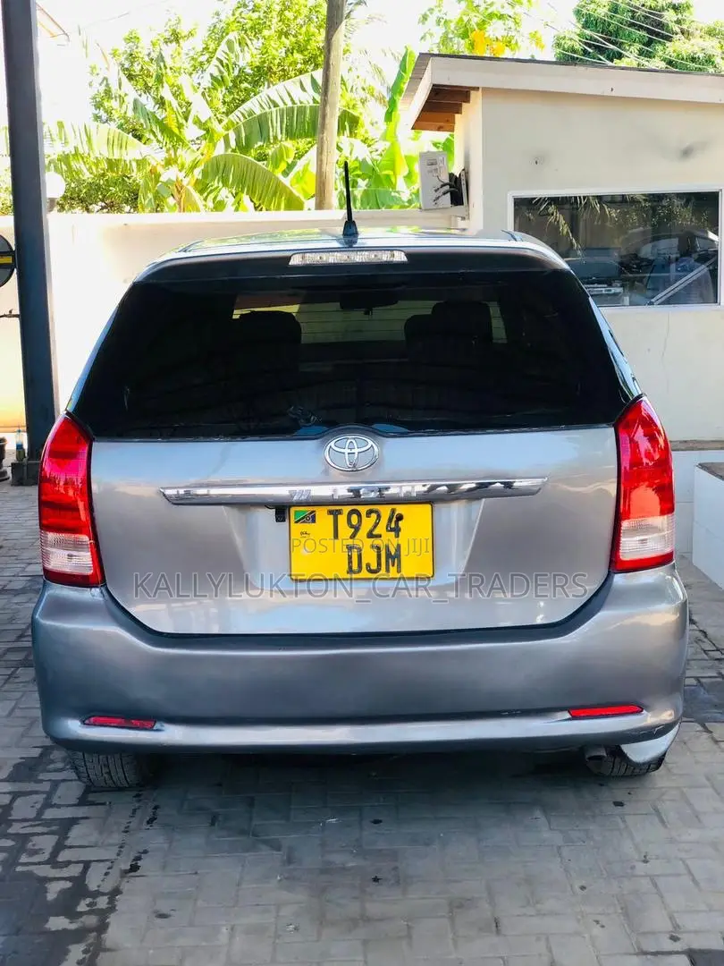 Toyota Wish 2005 Silver