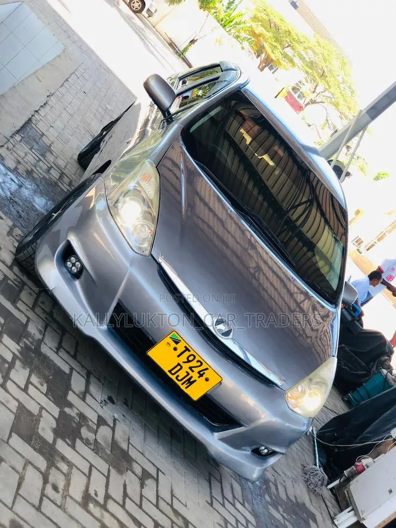 Toyota Wish 2005 Silver