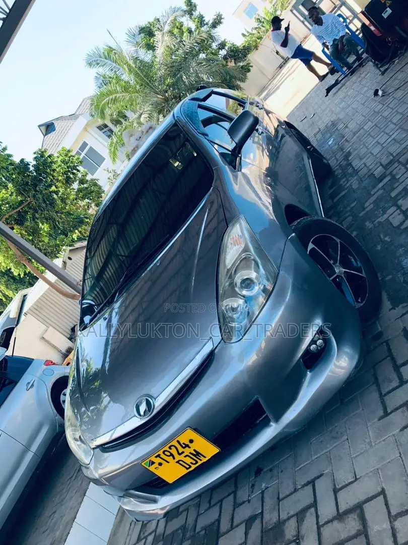 Toyota Wish 2005 Silver