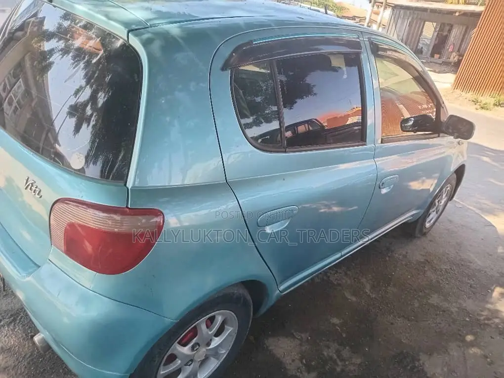 Toyota Vitz 2004 Blue