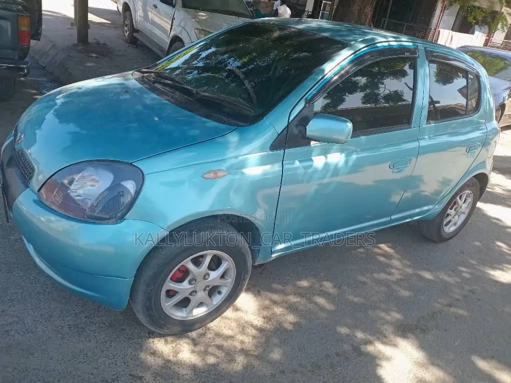 Toyota Vitz 2004 Blue