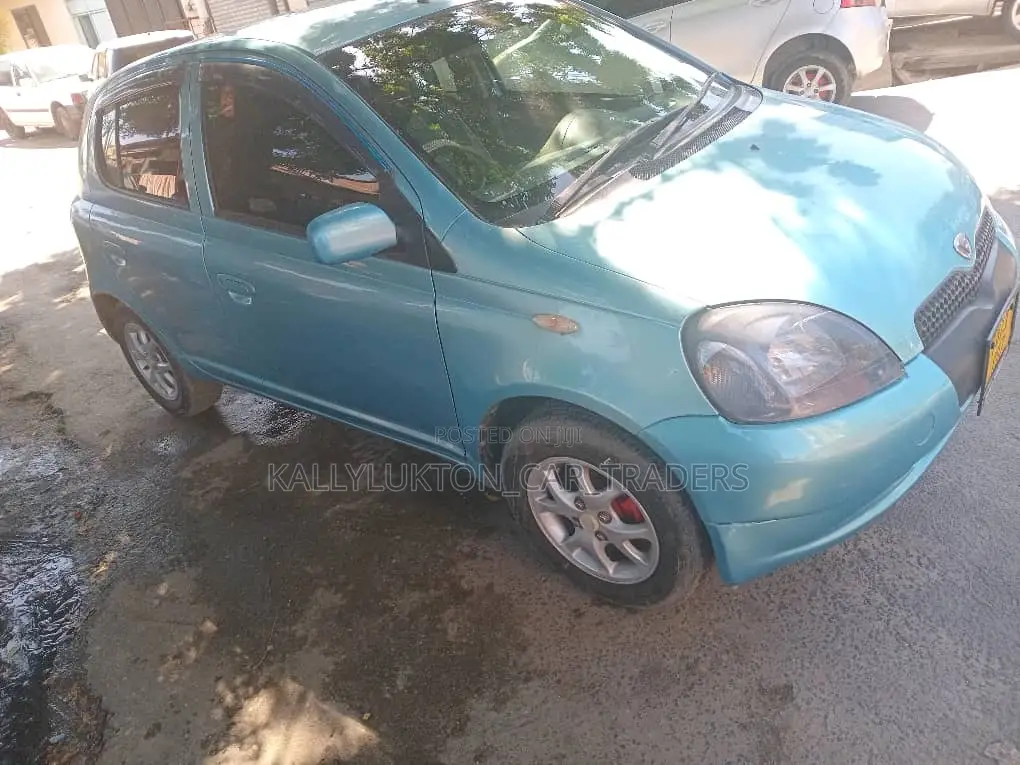 Toyota Vitz 2004 Blue