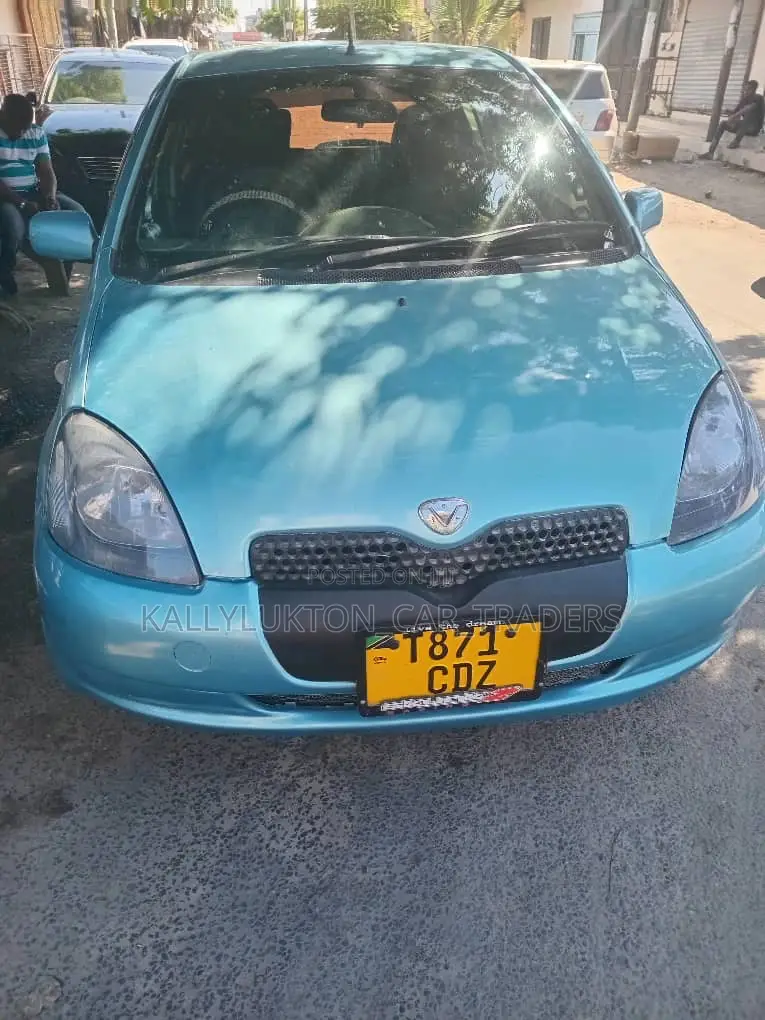 Toyota Vitz 2004 Blue