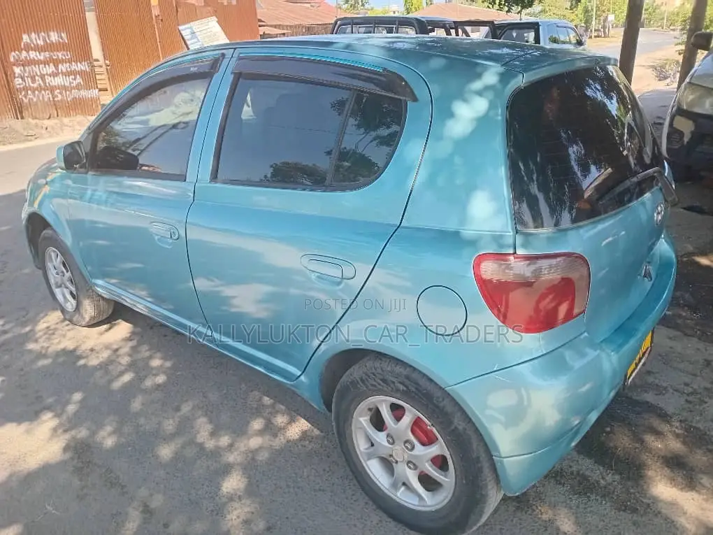 Toyota Vitz 2004 Blue
